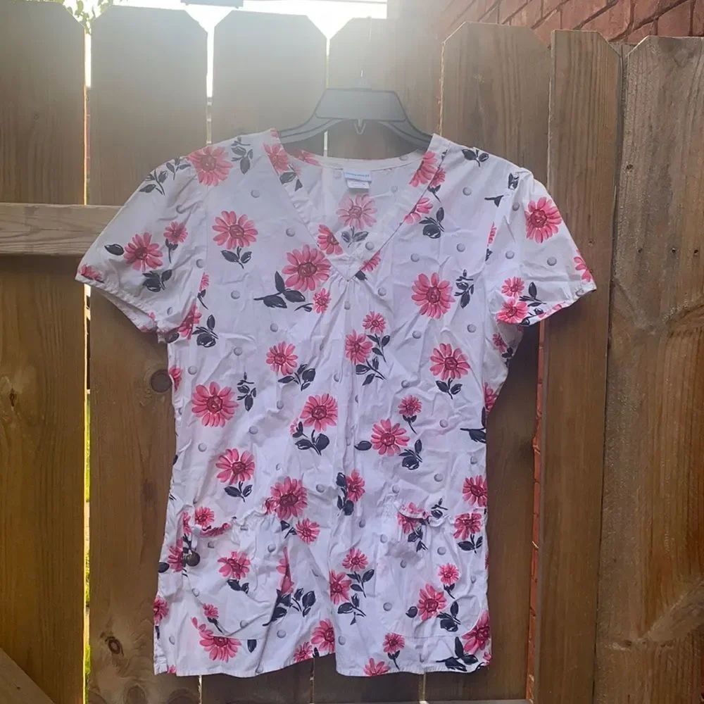 Floral scrub top sz. M